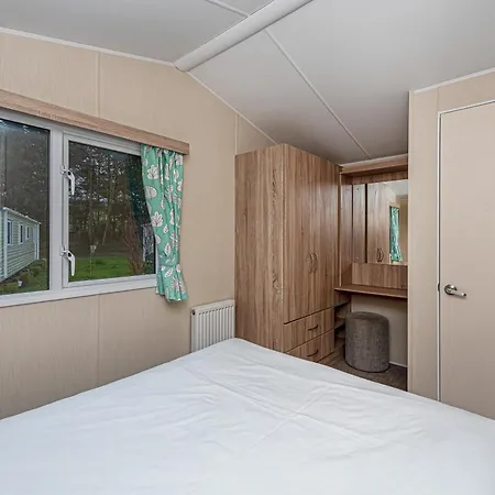 Lyons Manor House * Mawbray