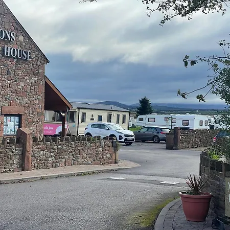 Lyons Manor House Mawbray